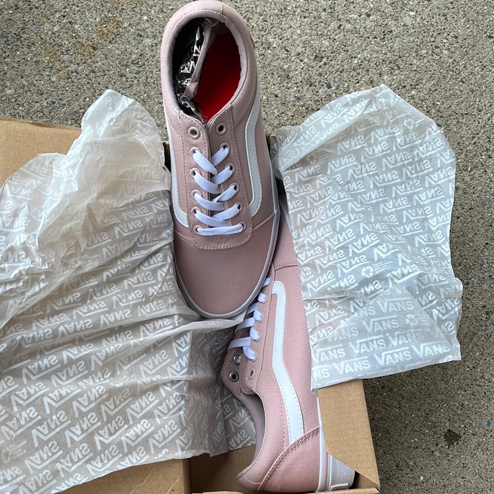 Womens vans new with tags and extra laces